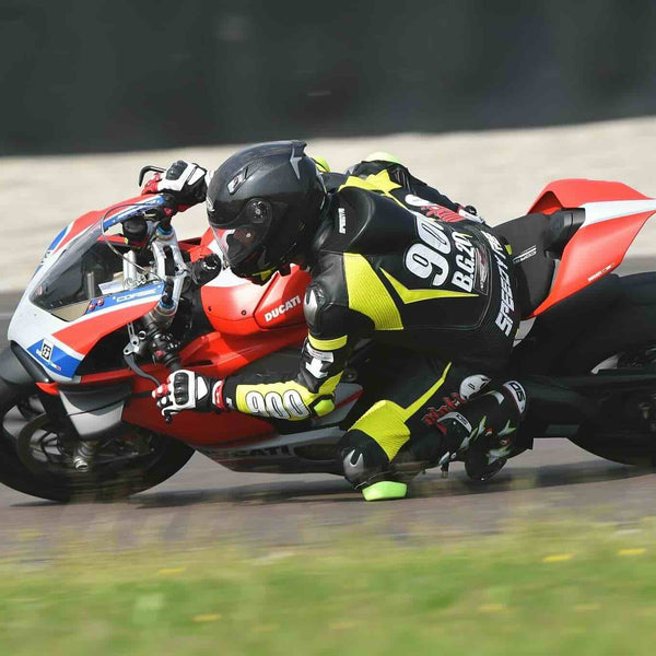 Come guidare una moto: 10 consigli per imparare