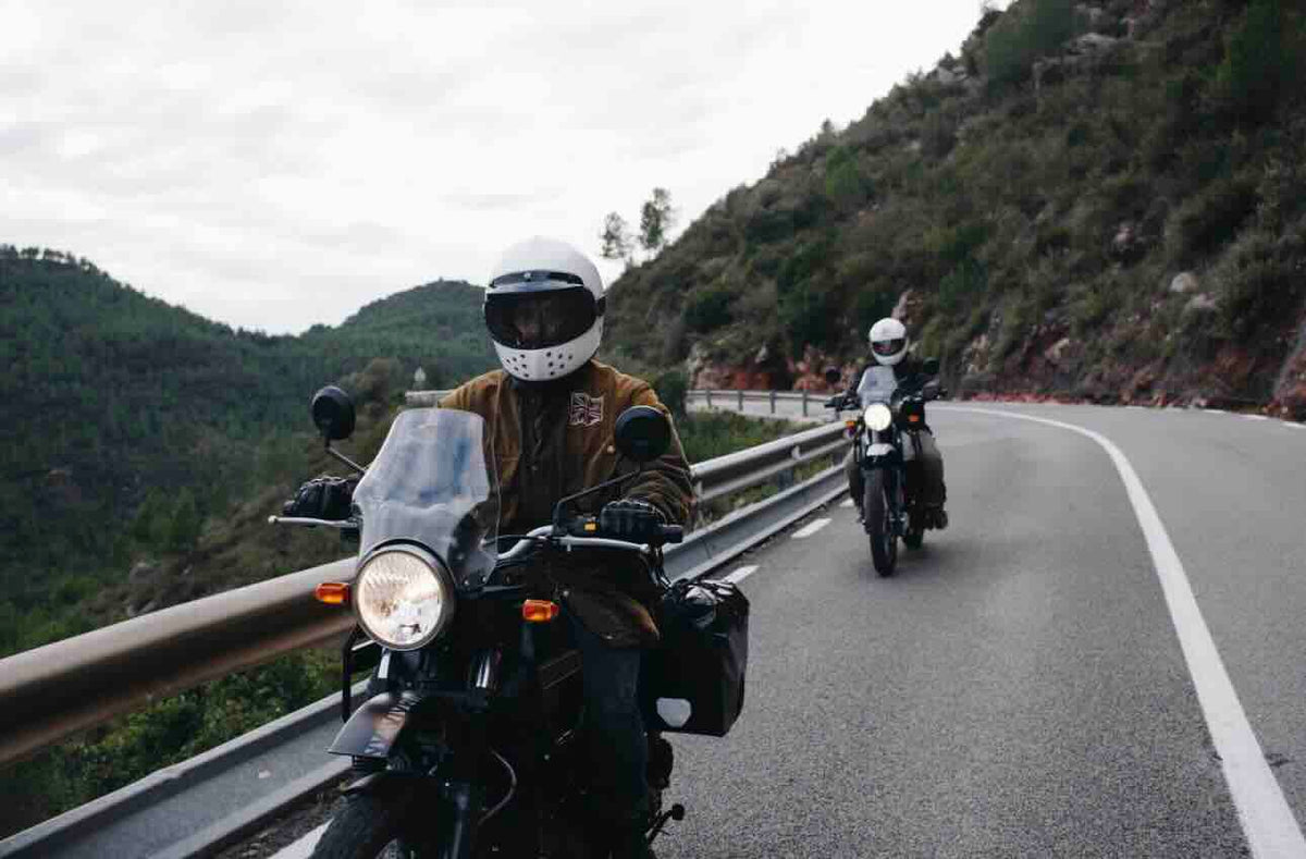 Accessori moto da viaggio: cosa portare con sé