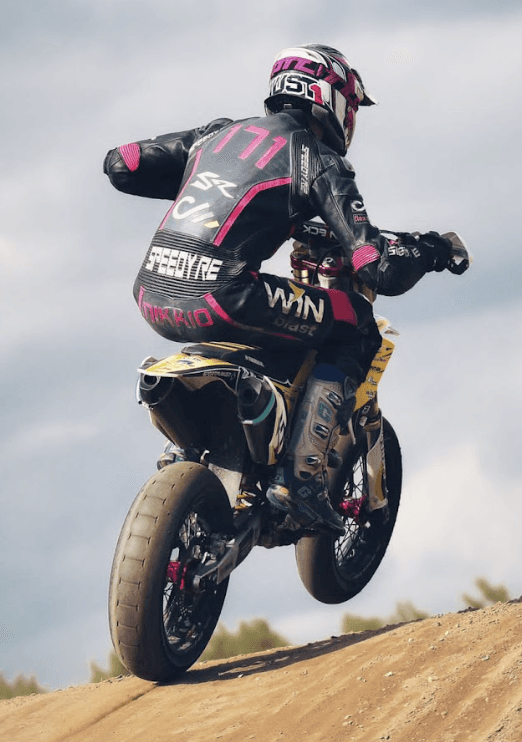 Nikkio con moto cross