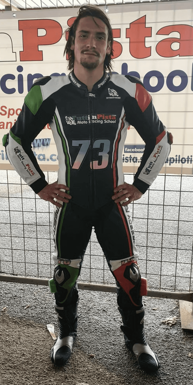 Mattia Ferraro con tuta