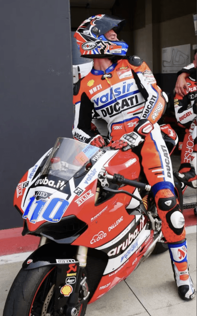 Eli Benedetto con moto