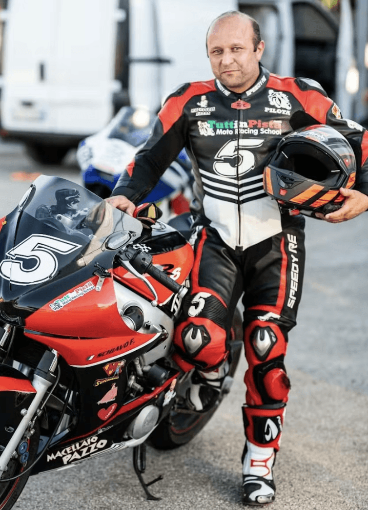 Francesco Schiavo con casco